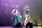 「『ヒプノシスマイク -Division Rap Battle-』Rule the Stage《Fling Posse & 麻天狼 feat. 鬼瓦ボンバーズ & D4》」より。