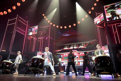 「『ヒプノシスマイク -Division Rap Battle-』Rule the Stage《Fling Posse & 麻天狼 feat. 鬼瓦ボンバーズ & D4》」より。