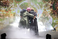 「『ヒプノシスマイク -Division Rap Battle-』Rule the Stage《Fling Posse & 麻天狼 feat. 鬼瓦ボンバーズ & D4》」より。