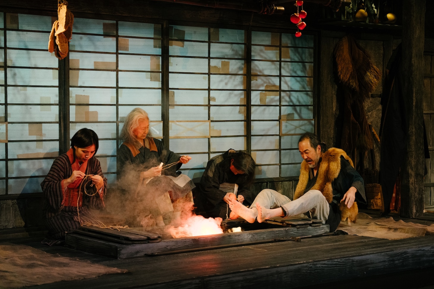 庭劇団ペニノ「埋火（うずみび）」香港公演より。