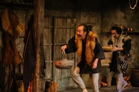 庭劇団ペニノ「埋火（うずみび）」香港公演より。