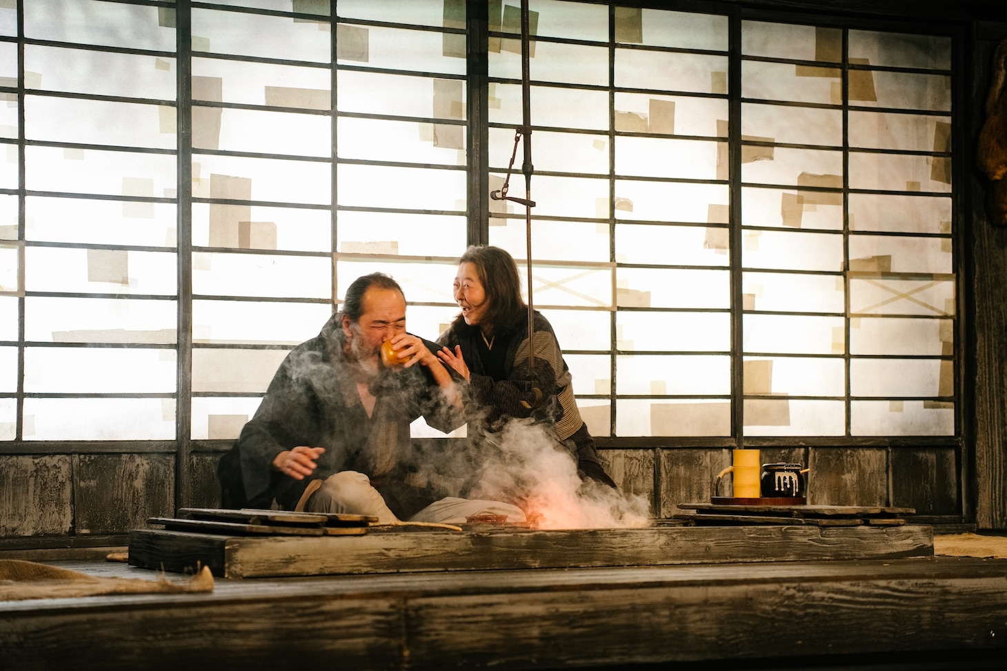 庭劇団ペニノ「埋火（うずみび）」香港公演より。