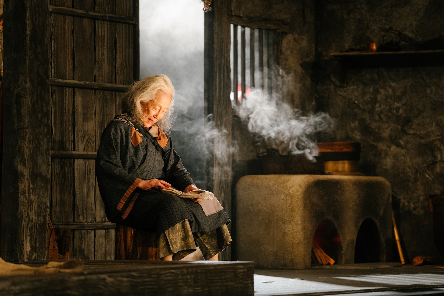 庭劇団ペニノ「埋火（うずみび）」香港公演より。