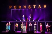 PARCO&CUBE produce 2026「音楽劇 ポルノスター」より。