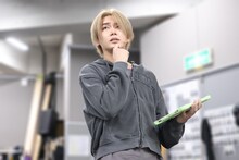 アルペックが“お中元を渡しにいく旅”を描く、フラミュ「でぃあ・まい・ふれんず！」稽古写真公開