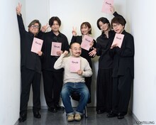 3月29日公演より、出演者と岩崎う大。