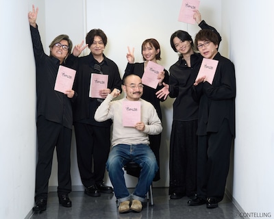 3月29日公演より、出演者と岩崎う大。