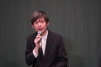 「世田谷パブリックシアター 2026年度ラインアップ発表会」より、鈴木アツト。