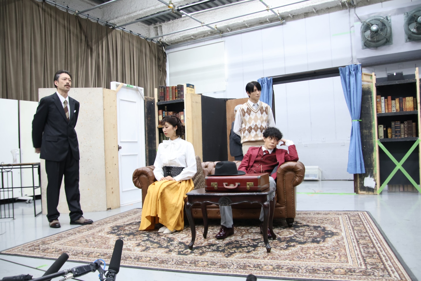 舞台「ブラック・コーヒー」稽古場取材会の様子。