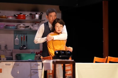 舞台「岸辺のアルバム」より。（撮影：田中亜紀）