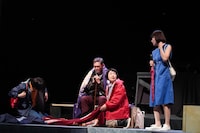 舞台「岸辺のアルバム」より。（撮影：田中亜紀）