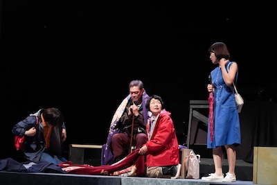 舞台「岸辺のアルバム」より。（撮影：田中亜紀）