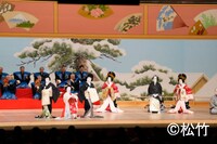 「四月大歌舞伎」昼の部「廓三番叟」より。