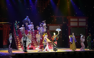 大阪松竹座さよなら公演「御名残四月大歌舞伎」昼の部「大當り伏見の富くじ」より、グランドフィナーレ。