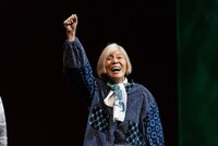 燐光群「藤原さんのドライブ」より。