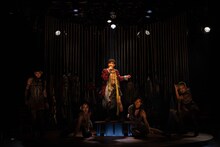 EPOCH MAN「The Closet Revue」より。（撮影：小岩井ハナ）