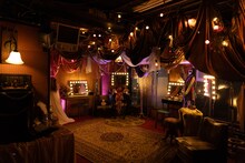 EPOCH MAN「The Closet Revue」より、ロビーの様子。（撮影：小岩井ハナ）