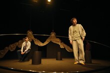 iaku「粛々と運針」より。（撮影：堀川高志）