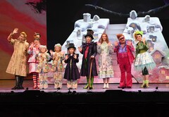 堂本光一率いるミュージカル「チャーリーとチョコレート工場」が“再出発”！東京公演開幕