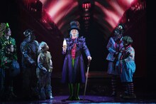 堂本光一率いるミュージカル「チャーリーとチョコレート工場」が“再出発”！東京公演開幕