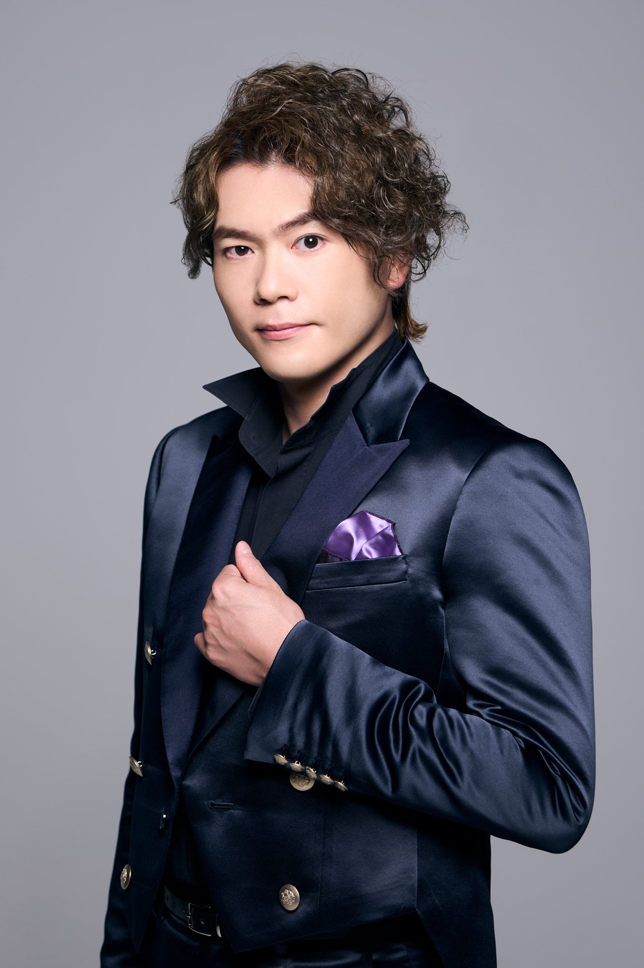 佐藤隆紀が阪神対巨人戦でセレモニアルピッチ、国歌独唱では「熱い試合の前に相応しい歌唱を」