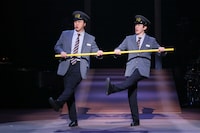 シス・カンパニー公演「新宿発8時15分」より。（撮影：宮川舞子）