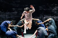 NODA・MAP 第28回公演「華氏マイナス320°」より。