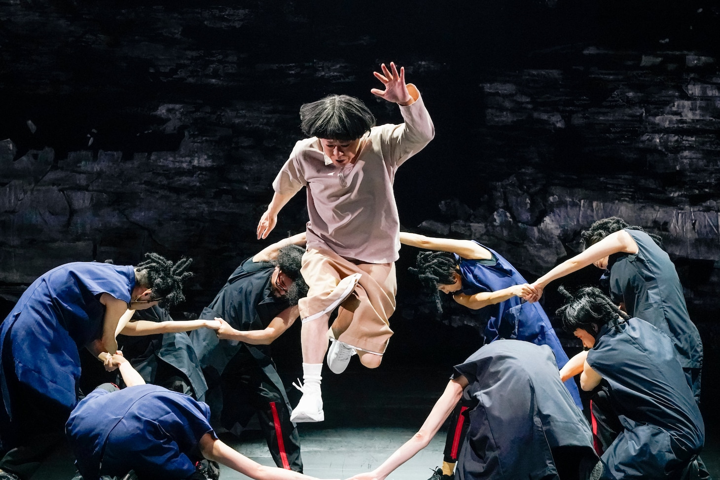 NODA・MAP 第28回公演「華氏マイナス320°」より。