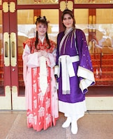 左から千咲えみ、翼和希。©松竹