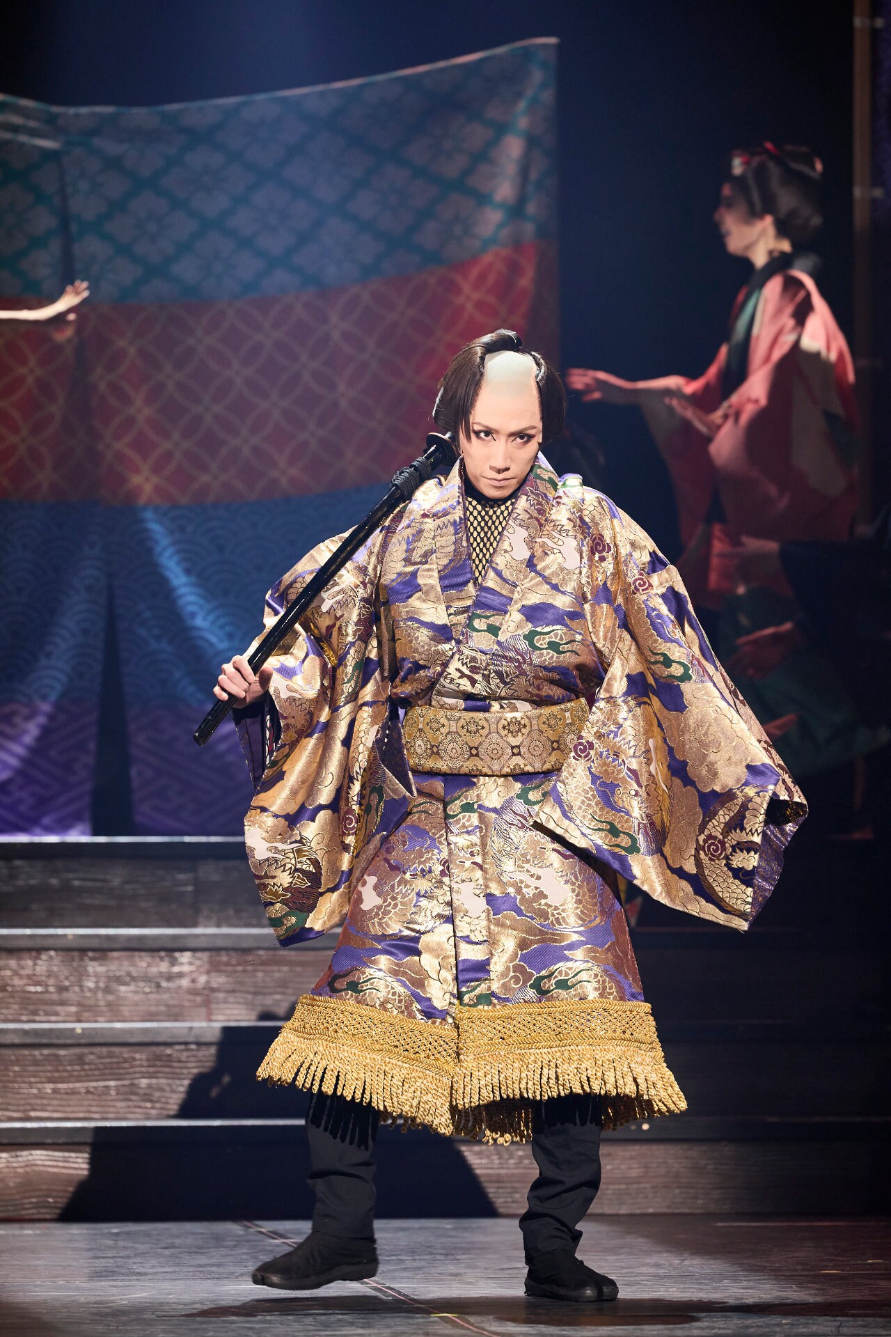 劇団朱雀「OMIAKASHI」より。（撮影：小境勝巳、坂田貴広） [画像