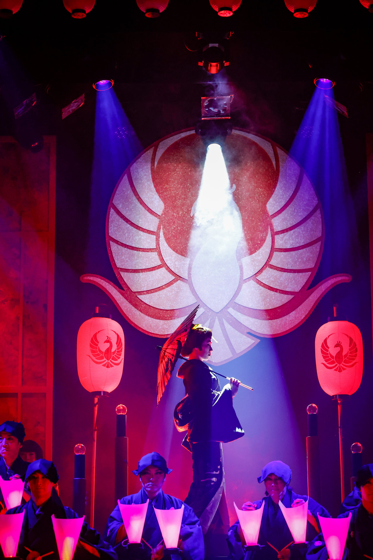 劇団朱雀「OMIAKASHI」より。（撮影：小境勝巳、坂田貴広）