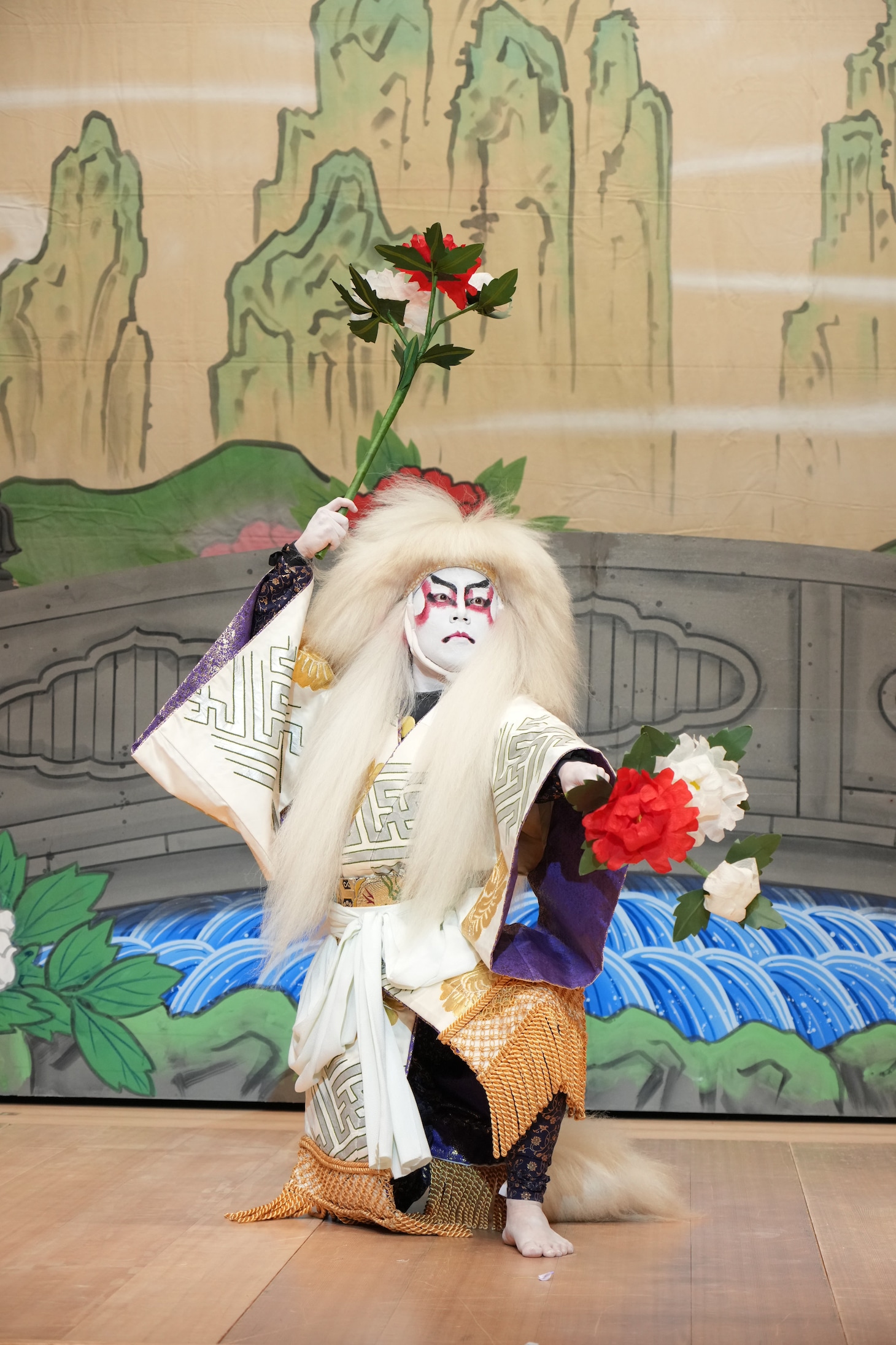 「MEET KABUKI -The art of “Onnagata” Europe tour 2026-」パリ公演より、第二部「石橋」の様子。©SHOCHIKU
