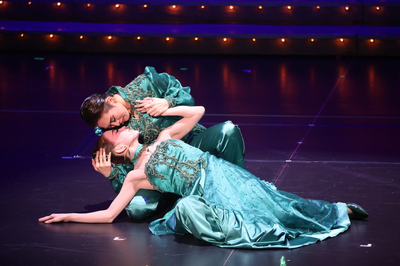 OSK翼和希「全力で駆け抜けます！」上演100周年の「レビュー 春のおどり」南座で開幕