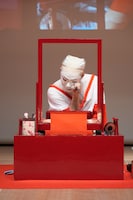 「MEET KABUKI -The art of “Onnagata” Europe tour 2026-」パリ公演より、第一部「女方ができるまで」の様子。©SHOCHIKU