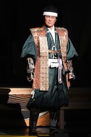 「氷川きよし特別公演」明治座公演より、第1部「白雲の城」の様子。