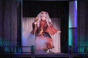 「氷川きよし特別公演」明治座公演より、第1部「白雲の城」の様子。