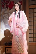 「氷川きよし特別公演」明治座公演より、第1部「白雲の城」の様子。