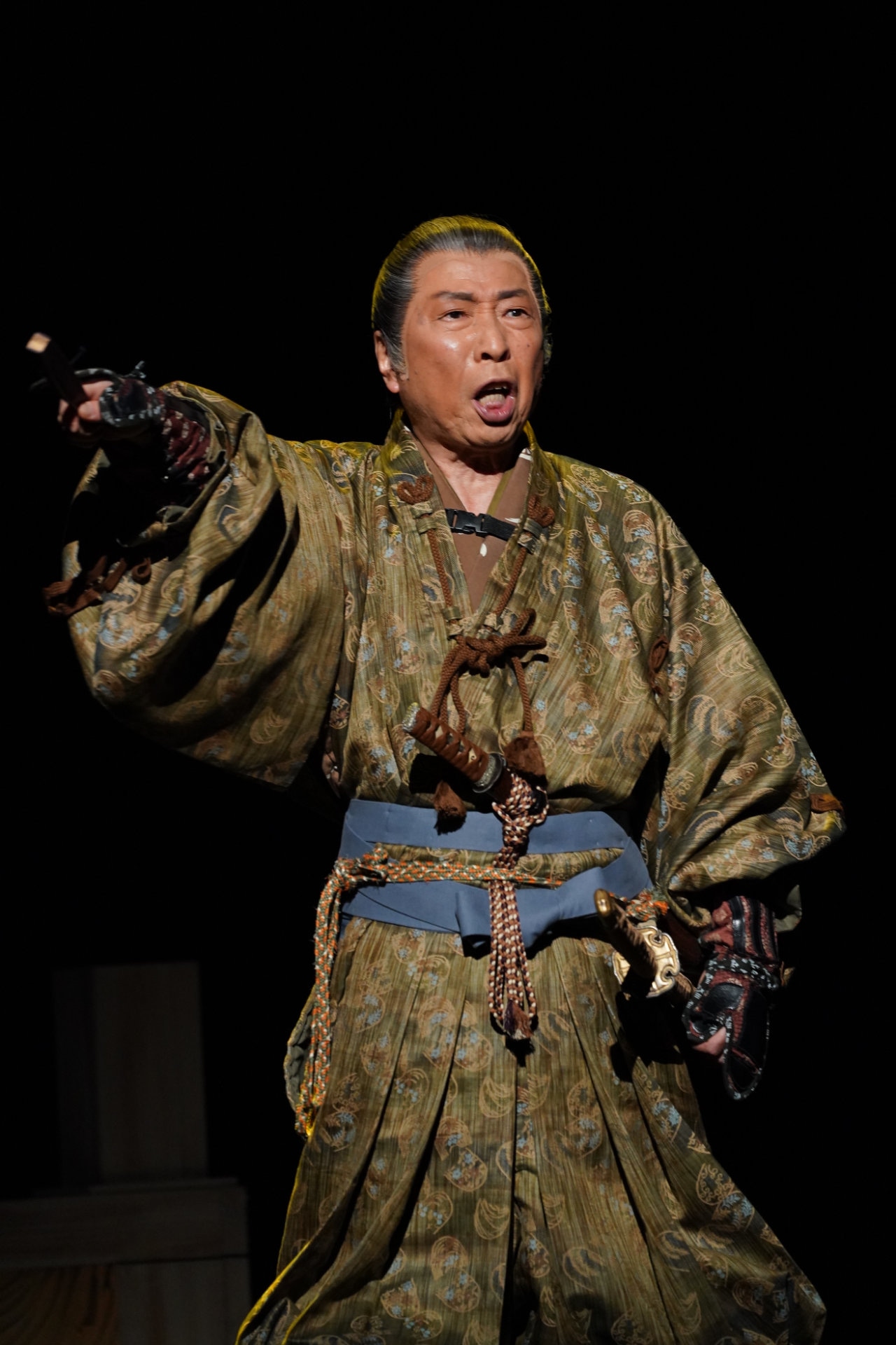 「氷川きよし特別公演」明治座公演より、第1部「白雲の城」の様子。