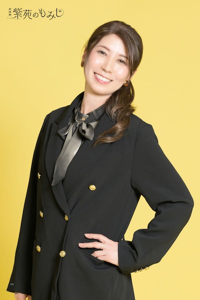 三石琴乃のキャラクタービジュアル。