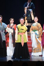 OSK翼和希「全力で駆け抜けます！」上演100周年の「レビュー 春のおどり」南座で開幕