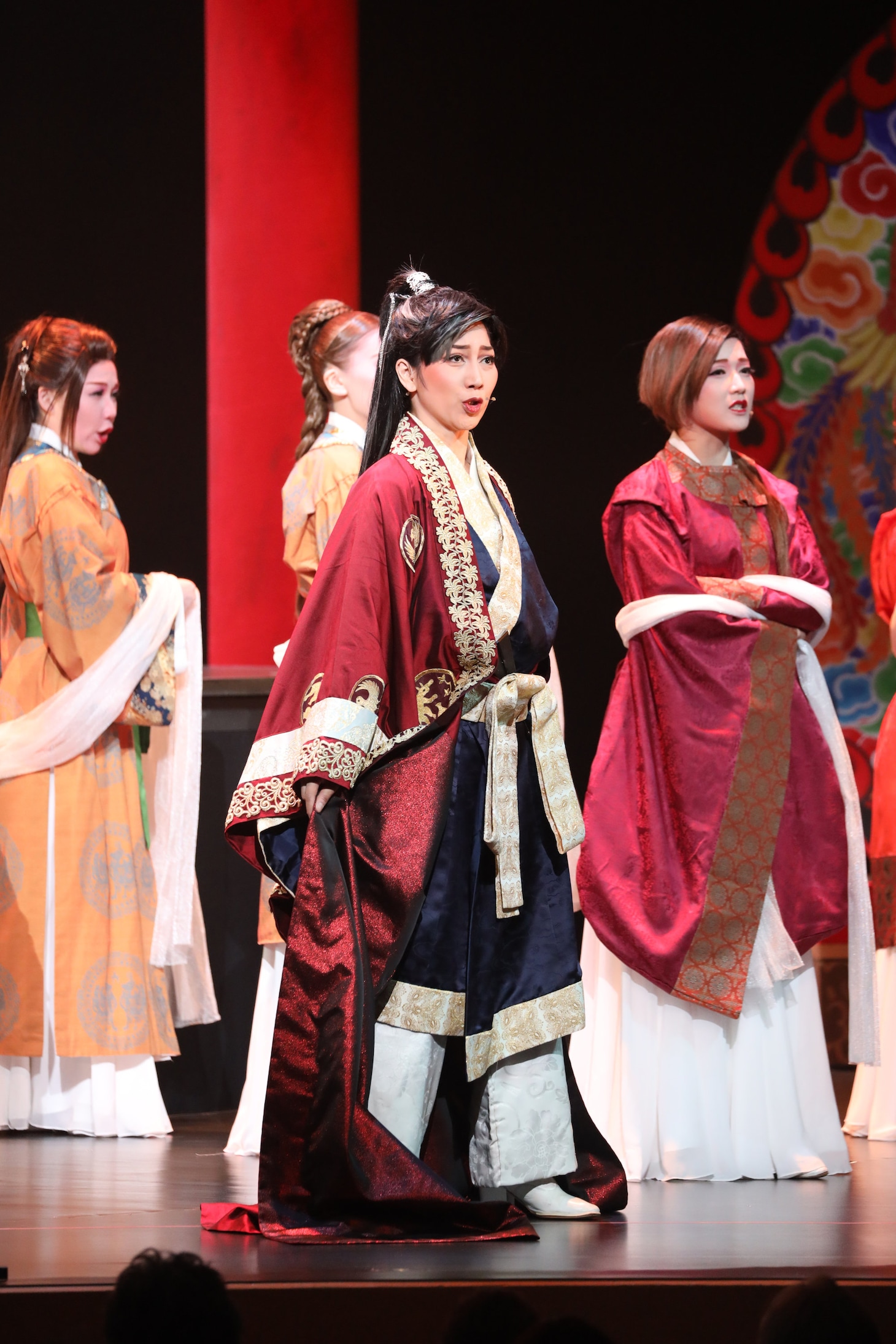 OSK日本歌劇団「レビュー 春のおどり」より、「たまきはる 命の雫」。©松竹