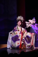 OSK日本歌劇団「レビュー 春のおどり」より、「たまきはる 命の雫」。©松竹