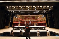 過去の舞台体験ツアーの様子。