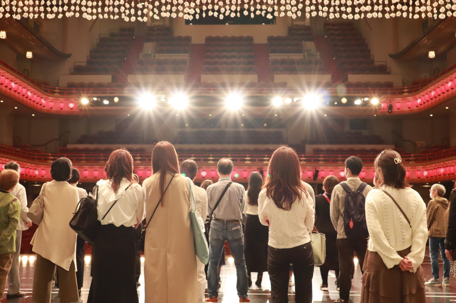 過去の舞台体験ツアーの様子。