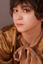 「佐奈宏紀1st写真集 夢中」より。©KADOKAWA（撮影：樽木優美子）