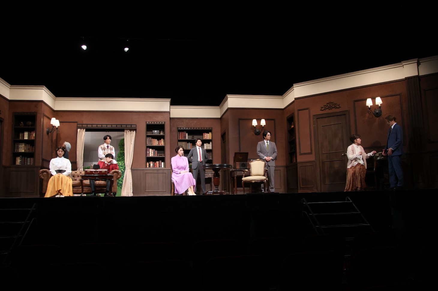 舞台「ブラック・コーヒー」より。