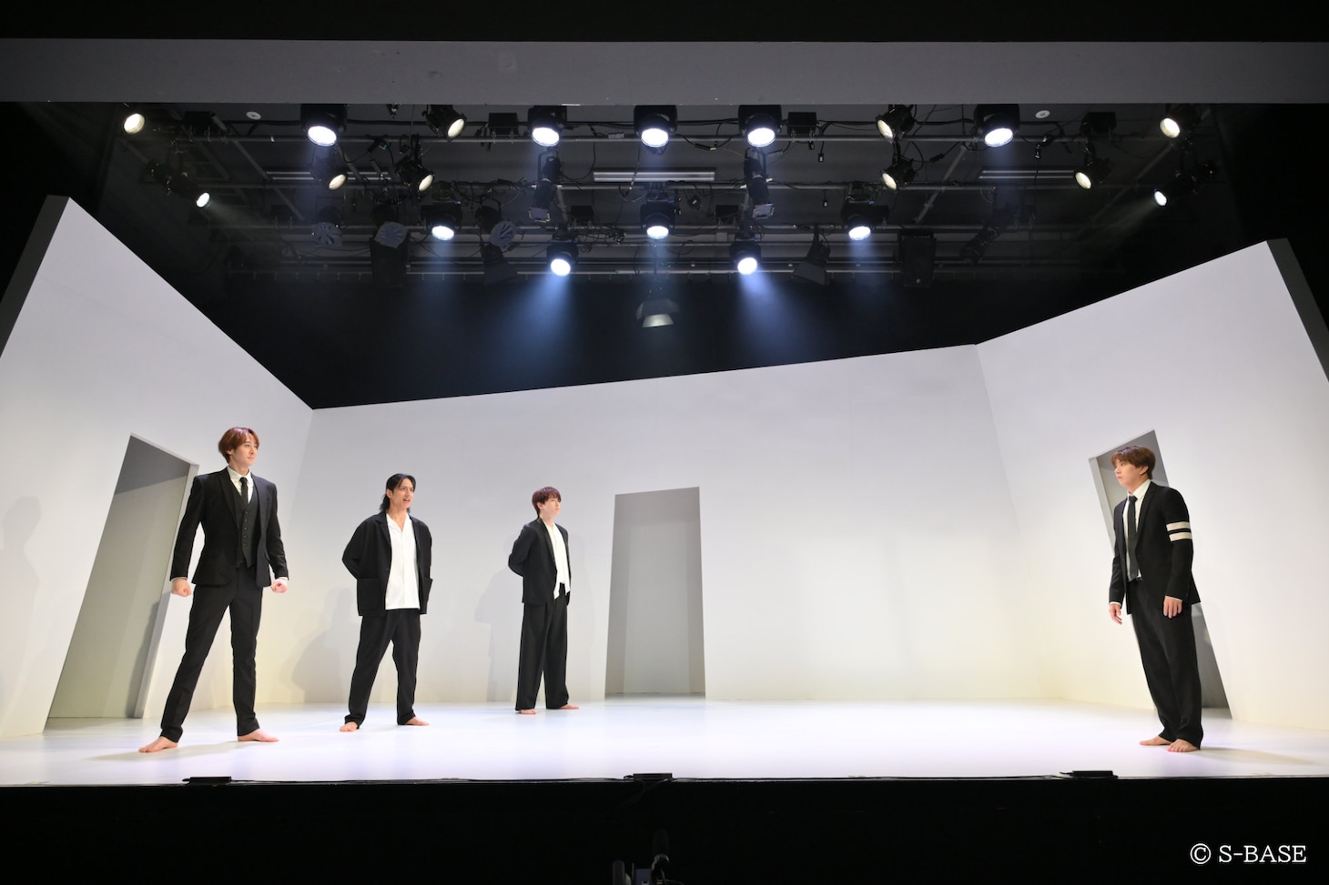 S-BASE Vol.2 舞台「ある日、僕らは夢の中で出会う」より。