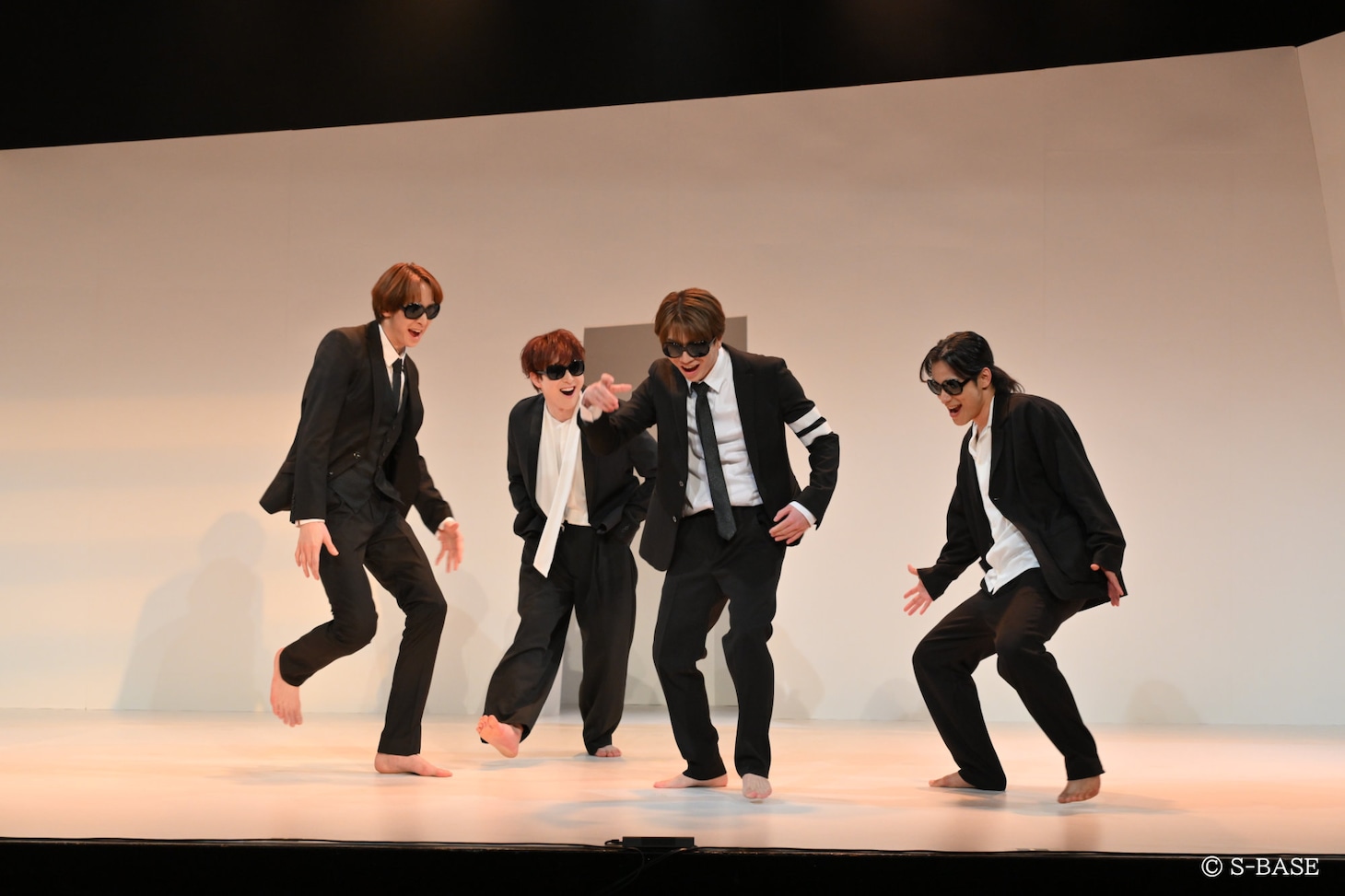 S-BASE Vol.2 舞台「ある日、僕らは夢の中で出会う」より。