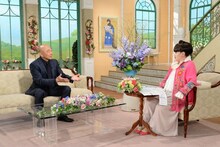 「徹子の部屋」より。左から高橋克実、黒柳徹子。©テレビ朝日