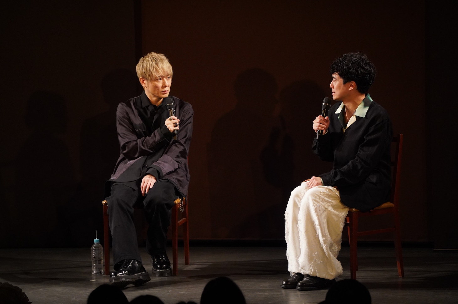 ステージナタリー10周年記念トークイベント「植木豪×藤田俊太郎と振り返る10年」より。左から植木豪、藤田俊太郎。